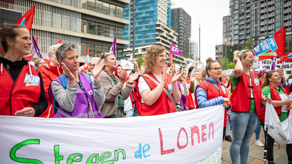 Afbeelding voor Lonen omhoog en (kinder)armoede uitbannen