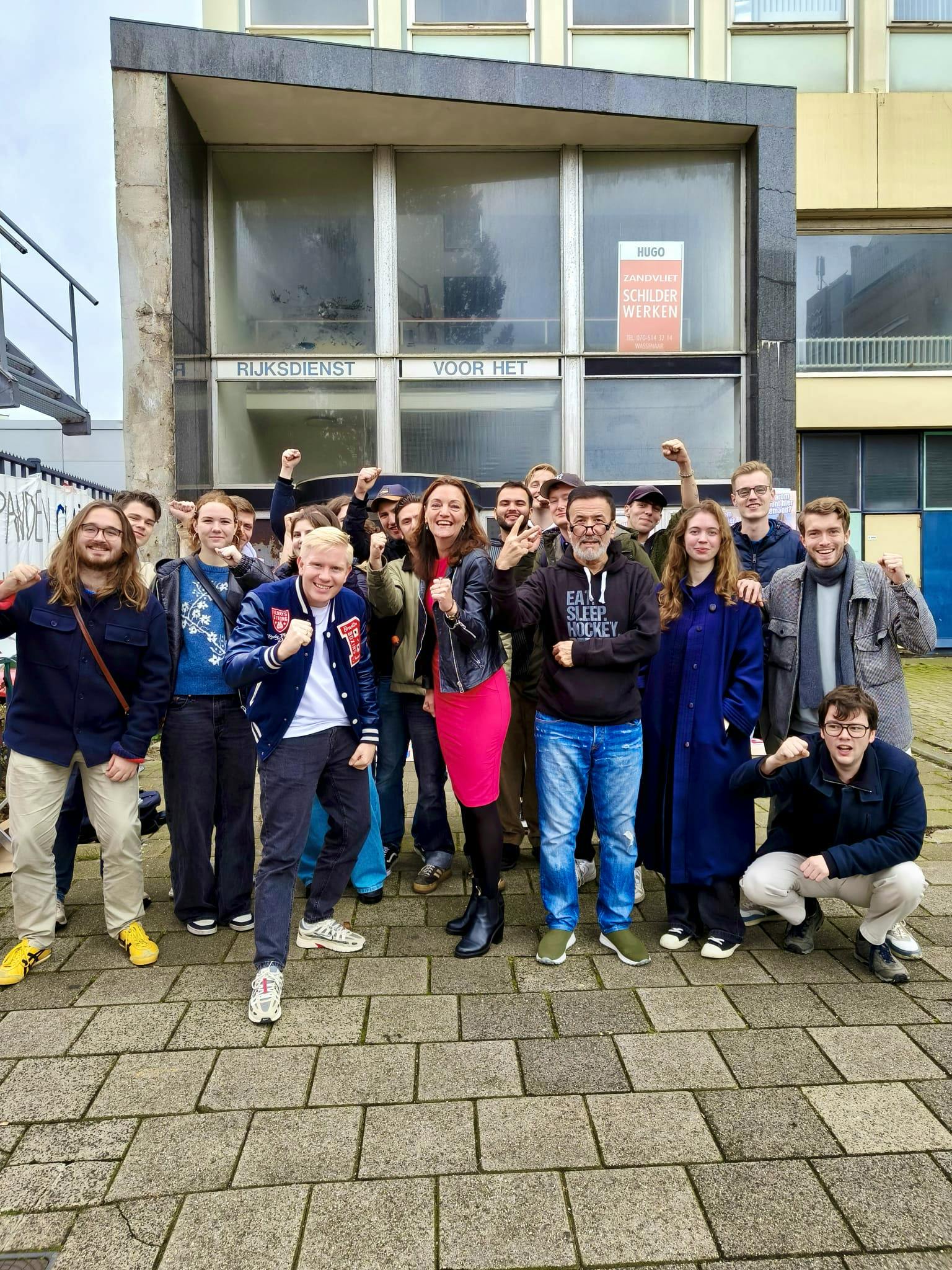 Jongeren bezetten oud RDW-kantoor in Den Haag en lanceren Manifest tegen Leegstand.