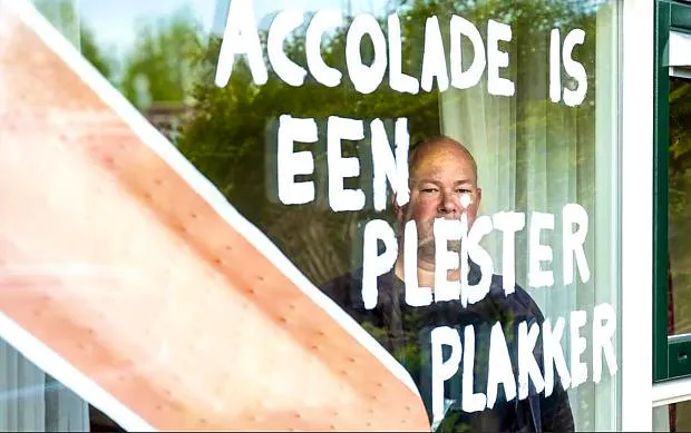 SP-Smallingerland steunt buurtactie in wijk de Venen over schimmel- en vocht problemen in huurwoningen Accolade: