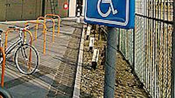 SP creëert parkeerruimte Gerrit Komrij College