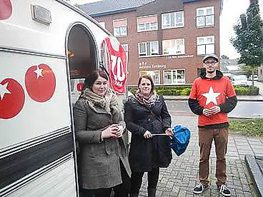 SP Jongeren bezetten parkeerplaats Wonen Limburg