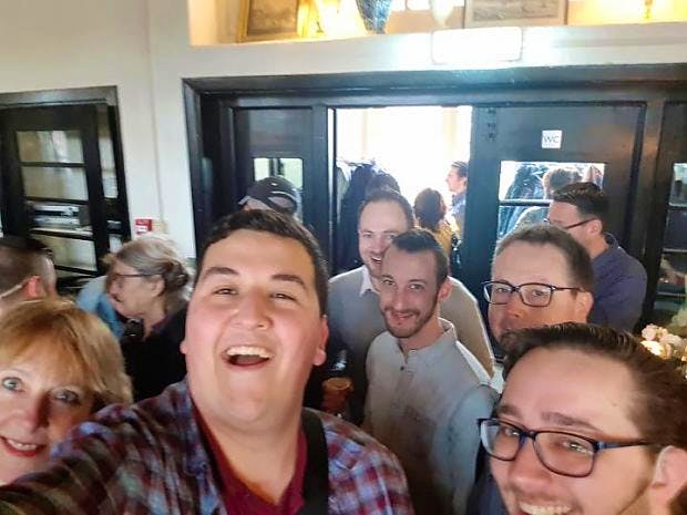 Lijsttrekkers in debat in vol Theater De Huiskamer