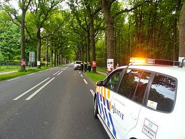 Politie maakt einde aan protestactie SP-jongeren tegen bomenkap N280