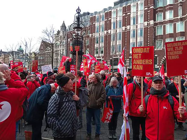 Volksprotest Amsterdam is van start gegaan
