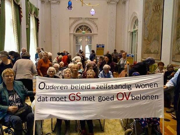 Grote opkomst protestactie Provinciehuis Haarlem voor behoud buslijnen in NH!