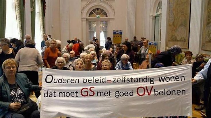 Grote opkomst protestactie Provinciehuis Haarlem voor behoud buslijnen in NH!