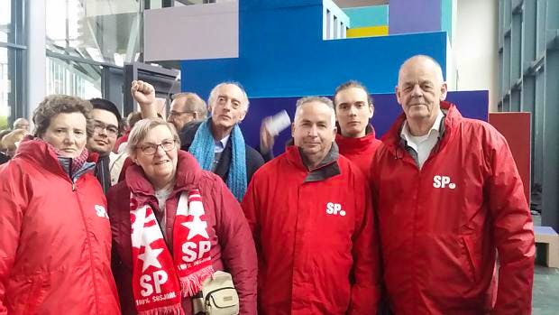 SP aktie bij Achmea in Leiden vanwege de ziekenhuis faillissementen.