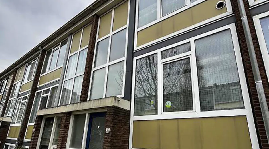 SP bezorgd over staat Blokjeswoningen: vragen over rol Woonpartners