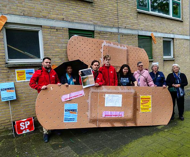Huurders Crooswijk voeren actie voor betere woonomstandigheden