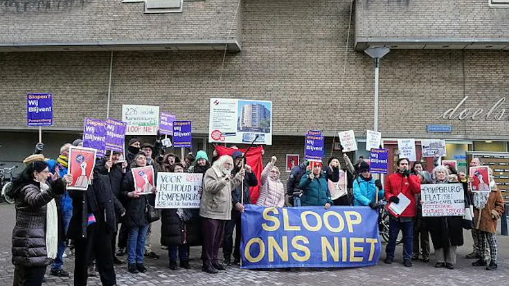 Ludieke actie tegen sloop Pompenburgflat: ‘Hier wordt sinds 2019 een gemeenschap gesloopt’