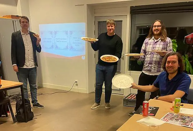 "Hei"   avond  met pizza  08-11 in Tintestein.
